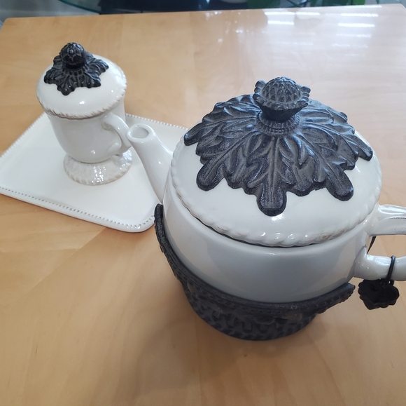 Acanthus Teapot and Milk Set with Tray from GG Collection